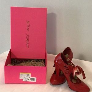 Vintage Betsy Johnson Terra Tie Pump in Red patent leather